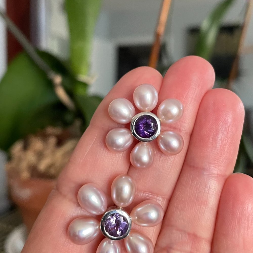 Tiffany & Co. Iredesse rosette pearl and amethyst earrings - Picture 9 of 12